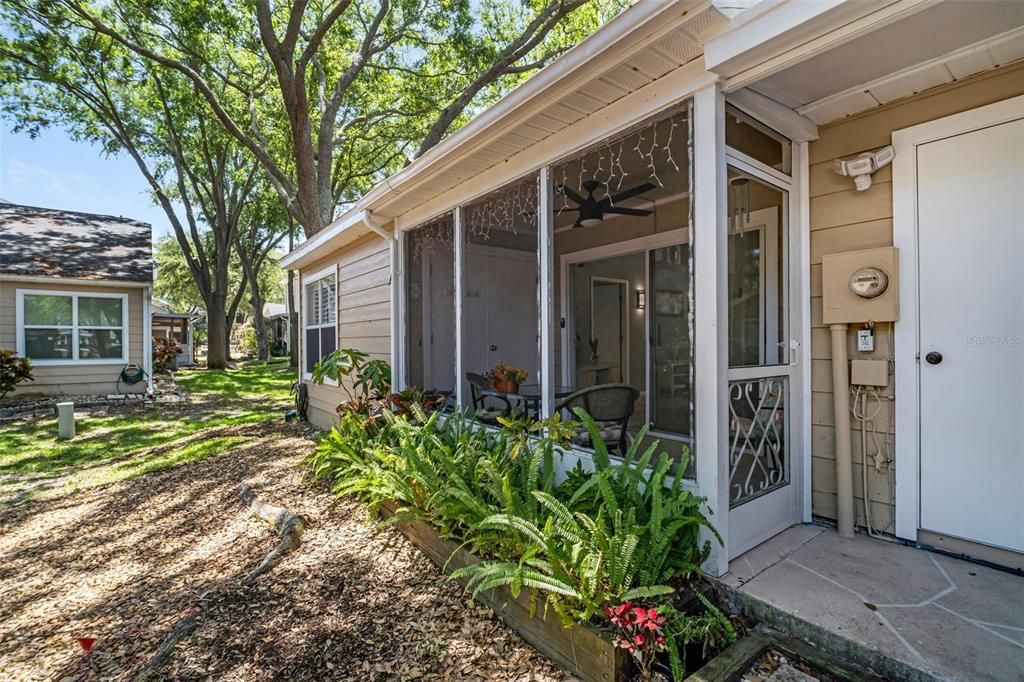 For Sale: $280,000 (2 beds, 2 baths, 1129 Square Feet)