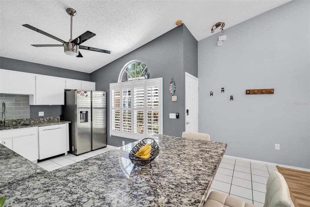 For Sale: $280,000 (2 beds, 2 baths, 1129 Square Feet)