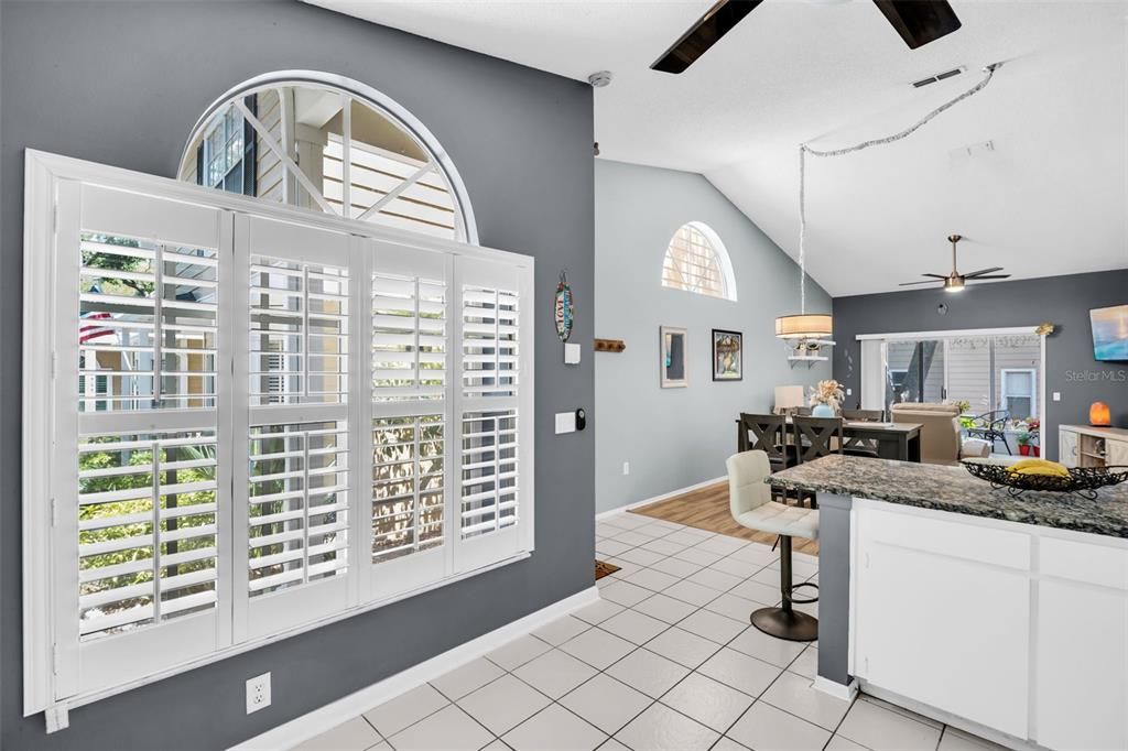 For Sale: $280,000 (2 beds, 2 baths, 1129 Square Feet)