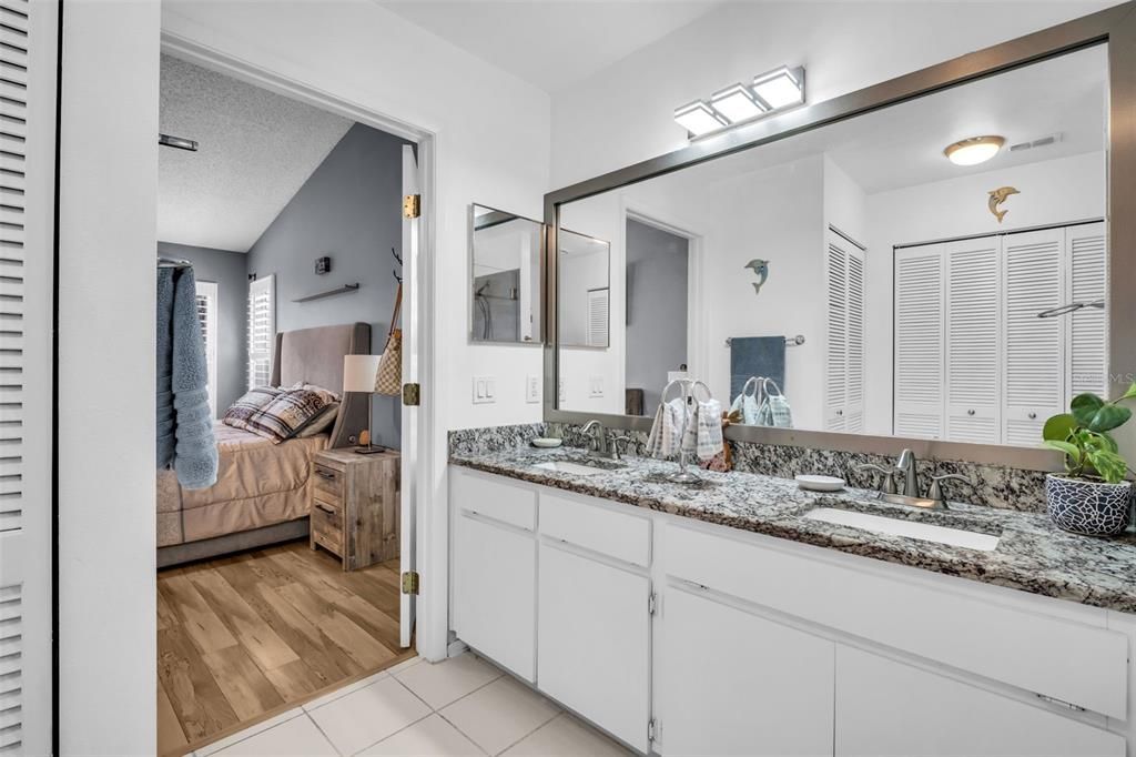 For Sale: $280,000 (2 beds, 2 baths, 1129 Square Feet)