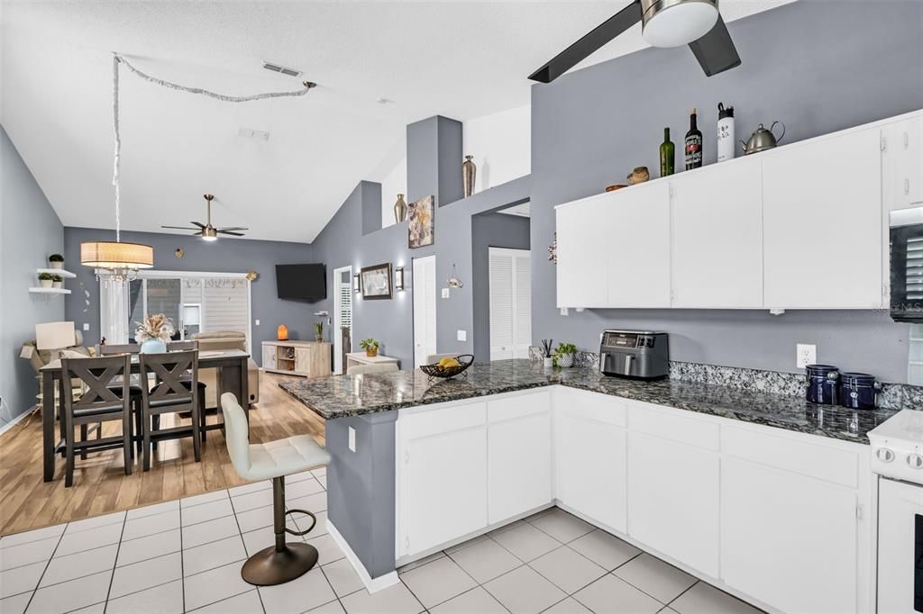 For Sale: $280,000 (2 beds, 2 baths, 1129 Square Feet)