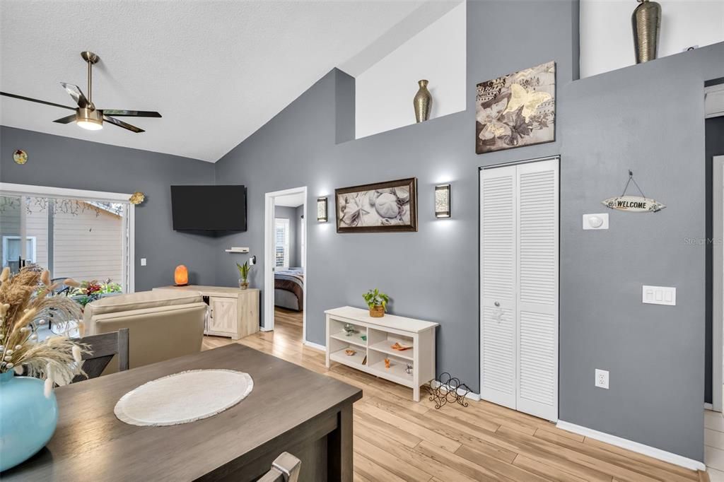 For Sale: $280,000 (2 beds, 2 baths, 1129 Square Feet)
