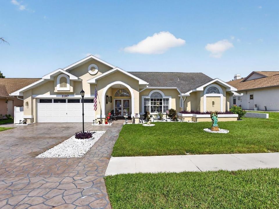 For Sale: $350,000 (3 beds, 2 baths, 2191 Square Feet)