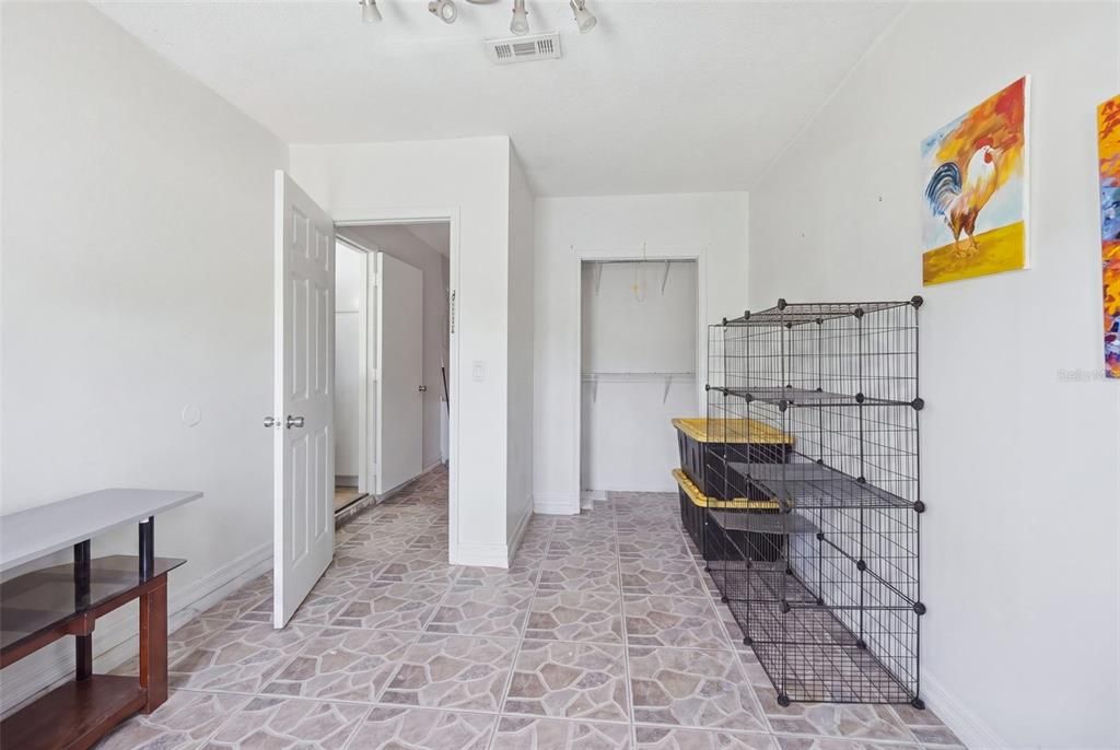 На продажу: $330,000 (4 спален, 2 ванн, 1383 Квадратных фут)
