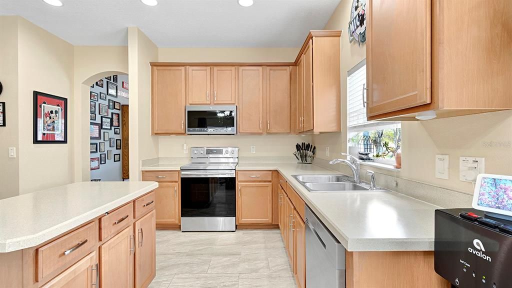 En Venta: $450,000 (5 camas, 2 baños, 2028 Pies cuadrados)