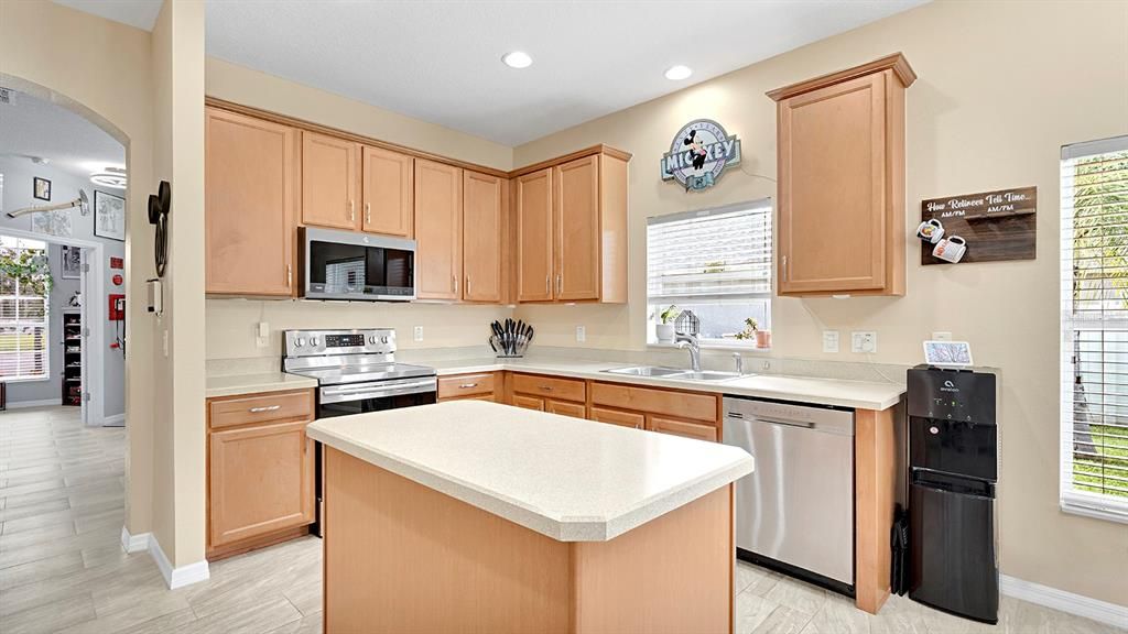 En Venta: $450,000 (5 camas, 2 baños, 2028 Pies cuadrados)