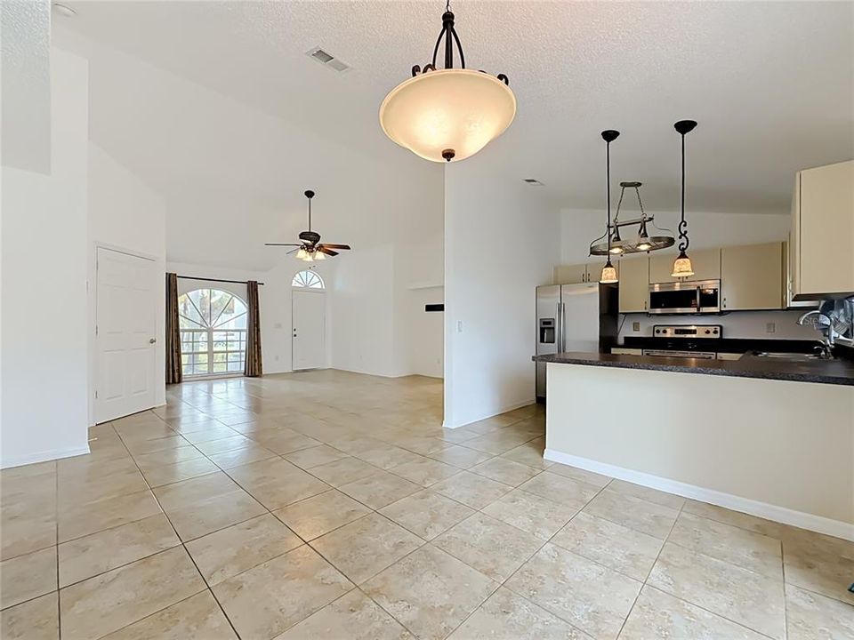 En Venta: $395,000 (3 camas, 2 baños, 1272 Pies cuadrados)