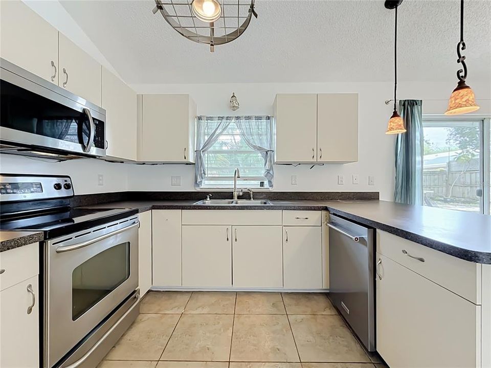 En Venta: $395,000 (3 camas, 2 baños, 1272 Pies cuadrados)