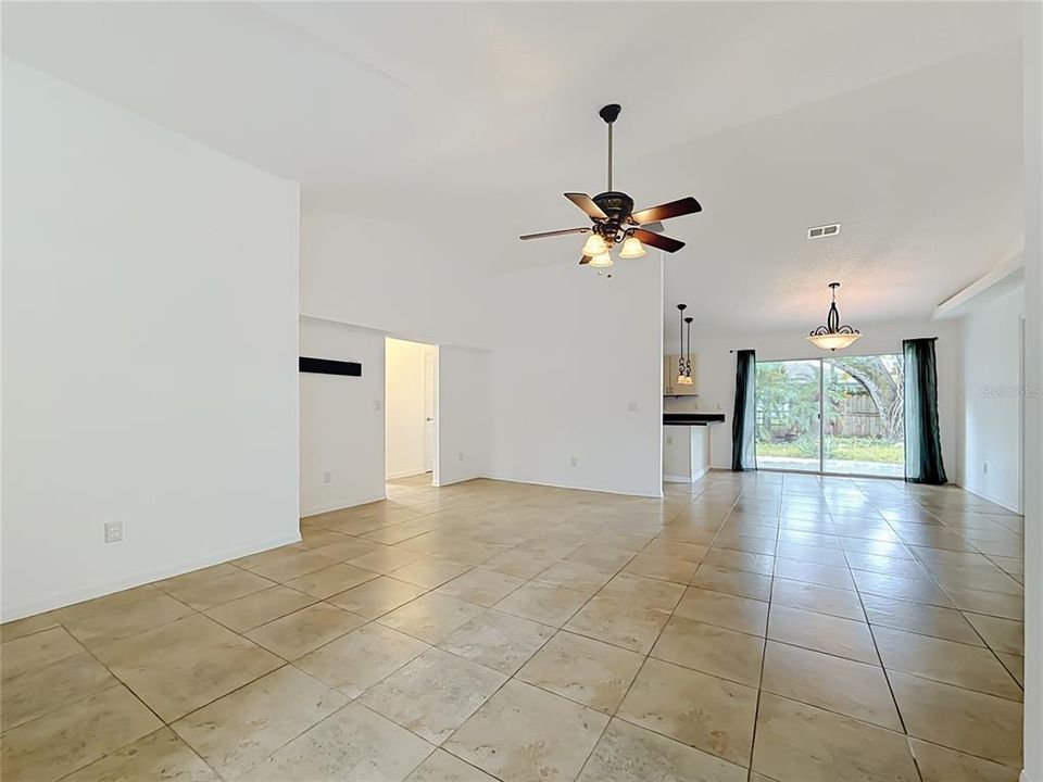En Venta: $395,000 (3 camas, 2 baños, 1272 Pies cuadrados)