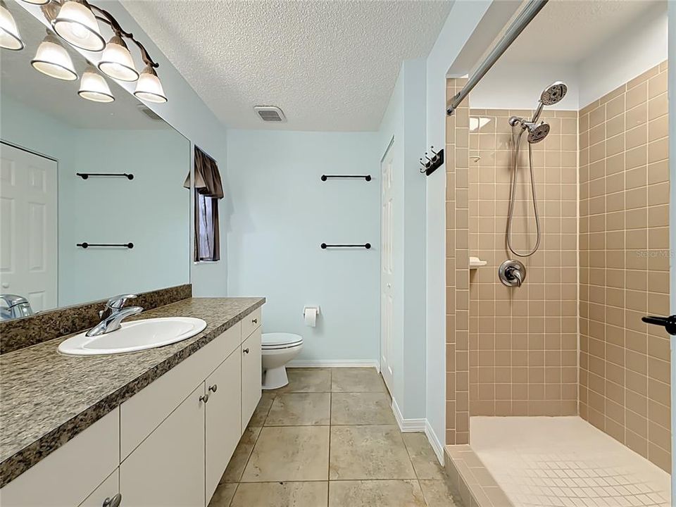 En Venta: $395,000 (3 camas, 2 baños, 1272 Pies cuadrados)