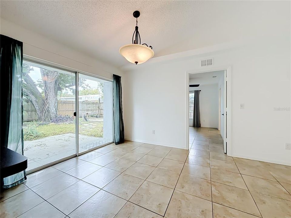 En Venta: $395,000 (3 camas, 2 baños, 1272 Pies cuadrados)