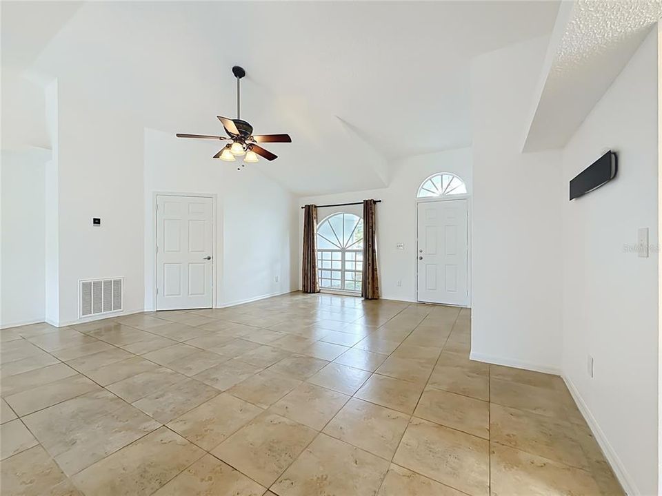 En Venta: $395,000 (3 camas, 2 baños, 1272 Pies cuadrados)