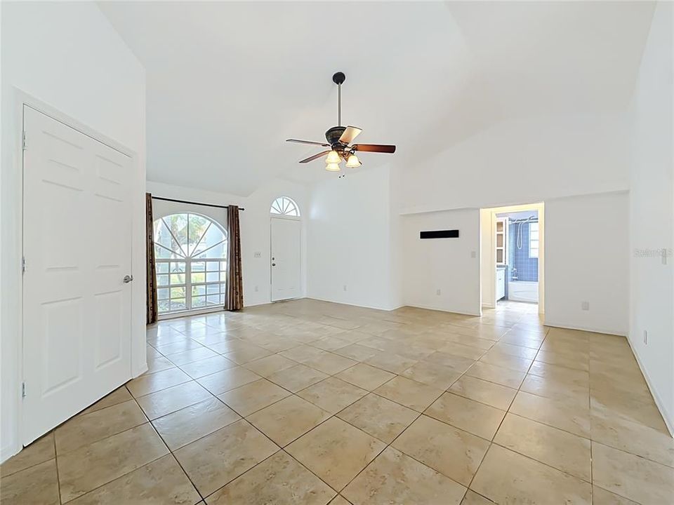 En Venta: $395,000 (3 camas, 2 baños, 1272 Pies cuadrados)