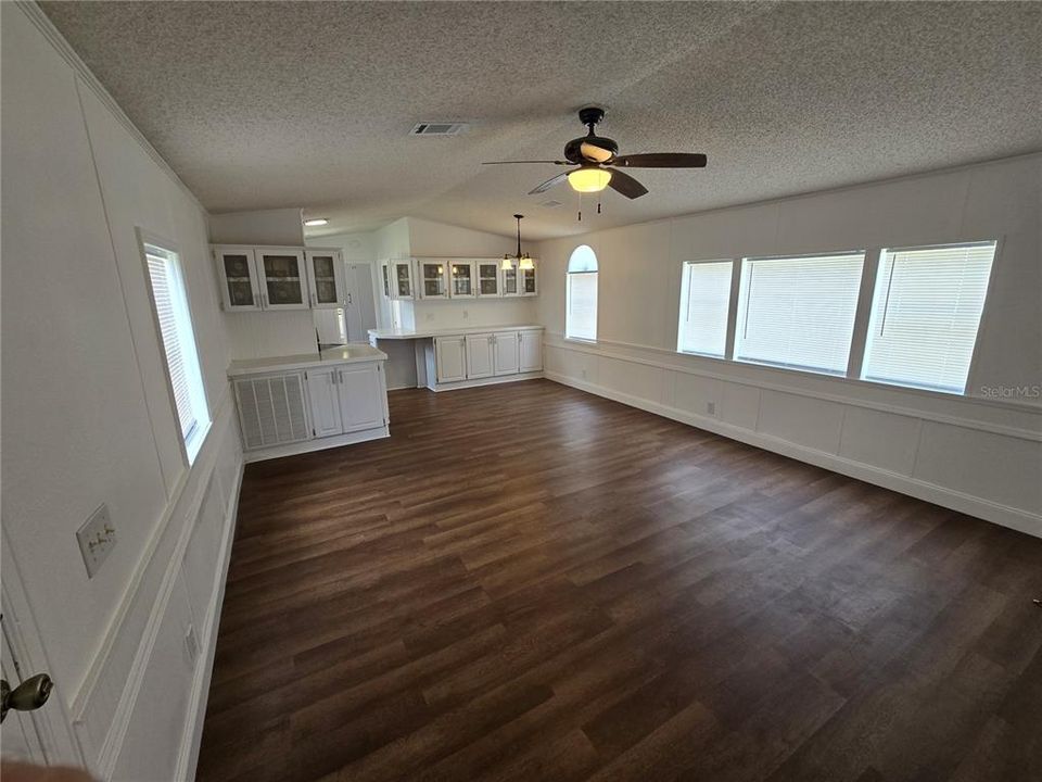 For Sale: $189,900 (3 beds, 2 baths, 1216 Square Feet)