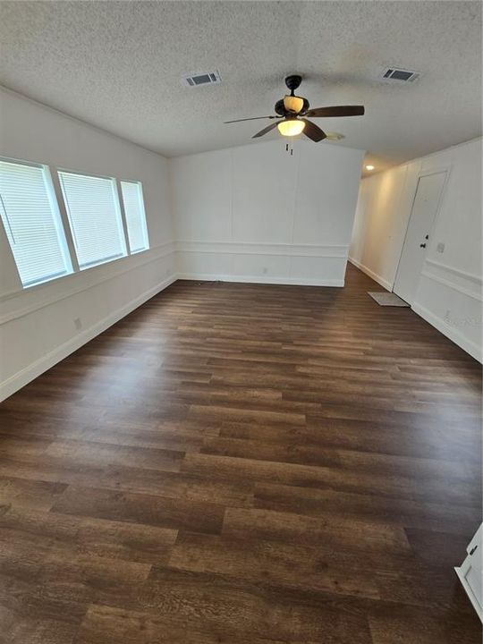 For Sale: $189,900 (3 beds, 2 baths, 1216 Square Feet)