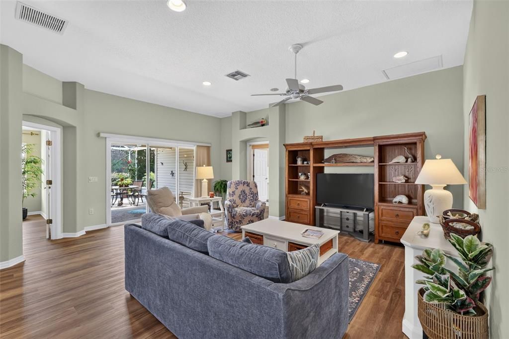 For Sale: $415,000 (3 beds, 2 baths, 1902 Square Feet)