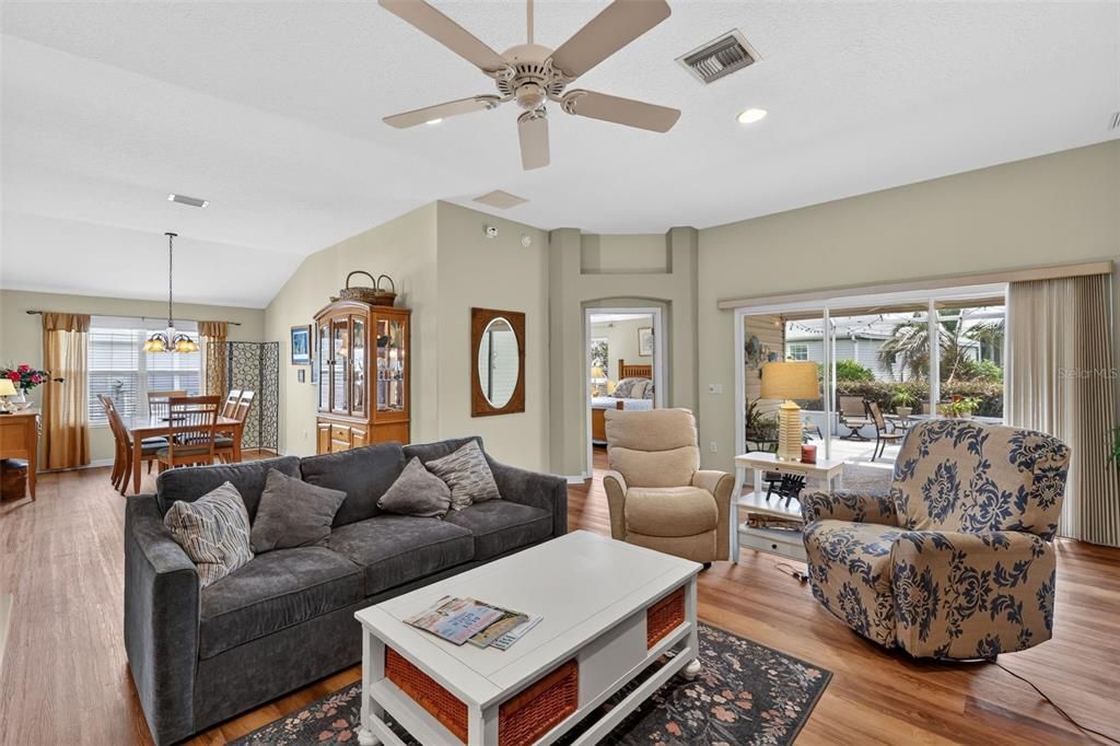 For Sale: $415,000 (3 beds, 2 baths, 1902 Square Feet)