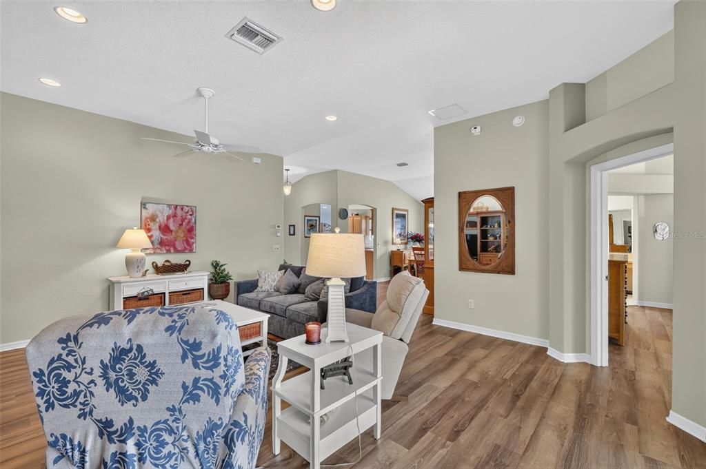 For Sale: $415,000 (3 beds, 2 baths, 1902 Square Feet)