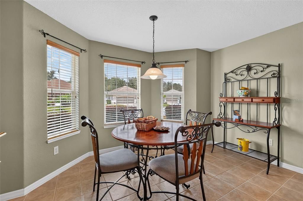 For Sale: $415,000 (3 beds, 2 baths, 1902 Square Feet)