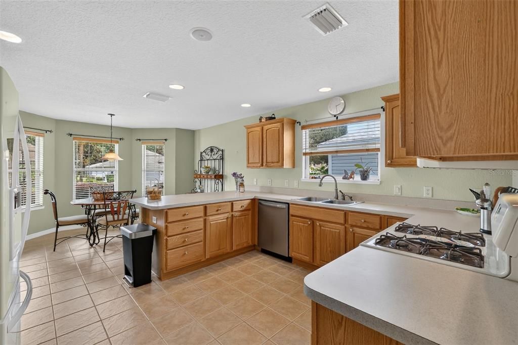 For Sale: $415,000 (3 beds, 2 baths, 1902 Square Feet)