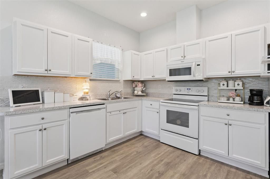 For Sale: $295,000 (2 beds, 2 baths, 1530 Square Feet)