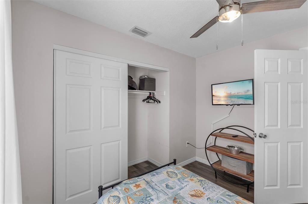 For Sale: $499,000 (4 beds, 2 baths, 1250 Square Feet)