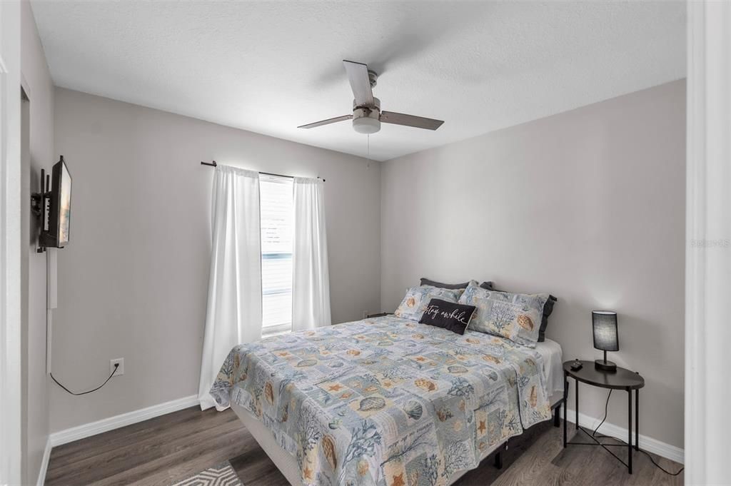 For Sale: $499,000 (4 beds, 2 baths, 1250 Square Feet)