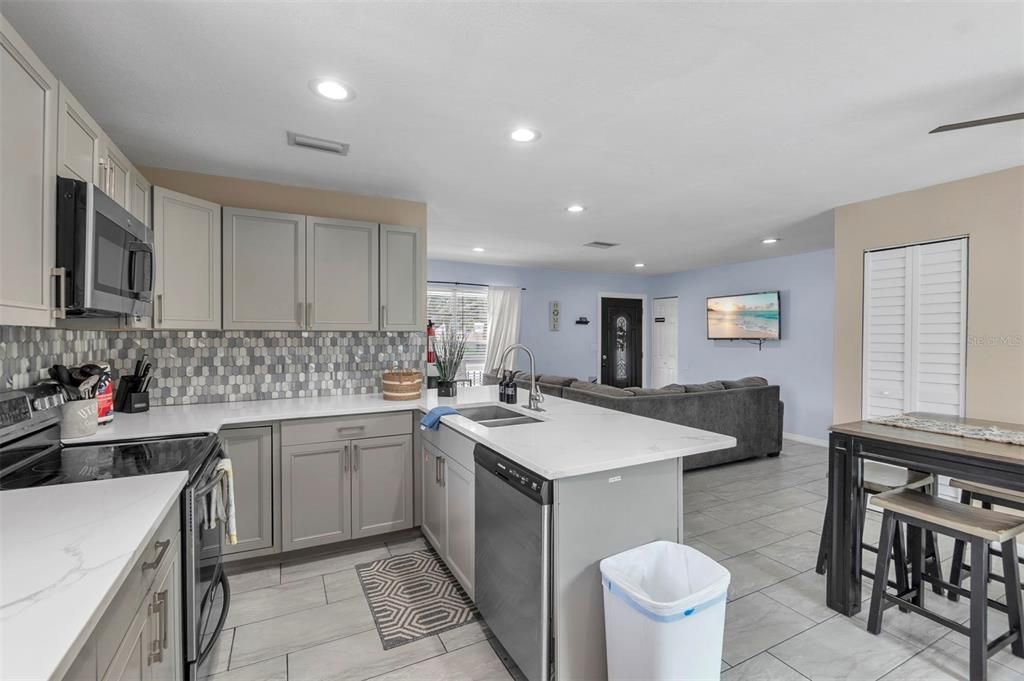 For Sale: $499,000 (4 beds, 2 baths, 1250 Square Feet)