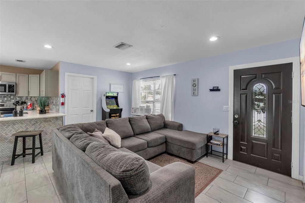 For Sale: $499,000 (4 beds, 2 baths, 1250 Square Feet)