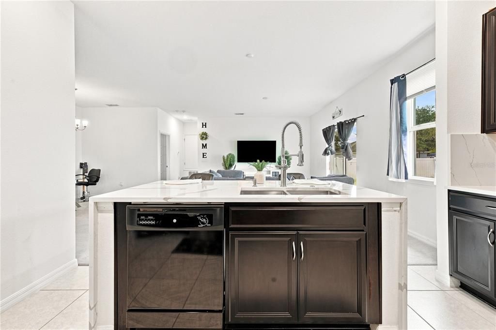 En Venta: $289,900 (3 camas, 2 baños, 1571 Pies cuadrados)