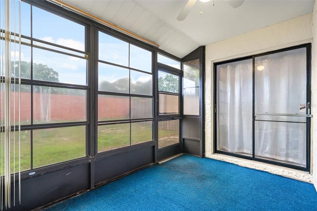 For Sale: $224,900 (2 beds, 2 baths, 935 Square Feet)