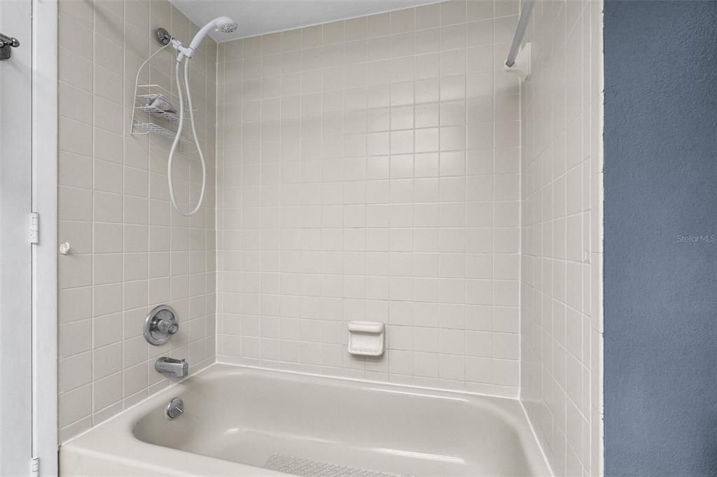 For Sale: $224,900 (2 beds, 2 baths, 935 Square Feet)