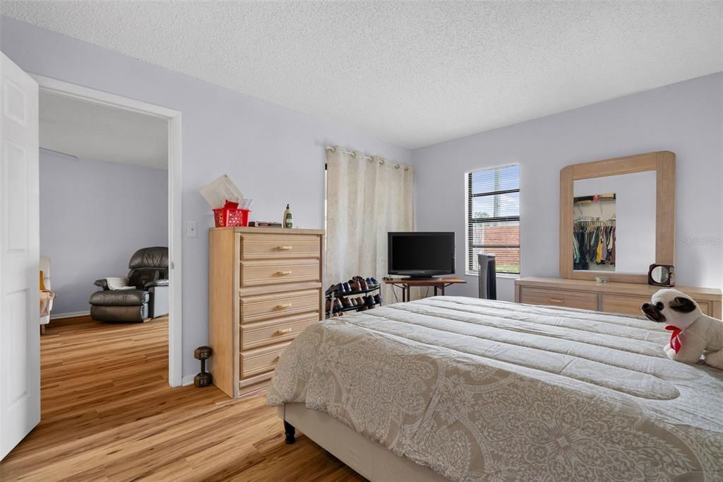 For Sale: $224,900 (2 beds, 2 baths, 935 Square Feet)