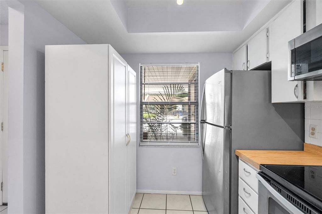 For Sale: $224,900 (2 beds, 2 baths, 935 Square Feet)
