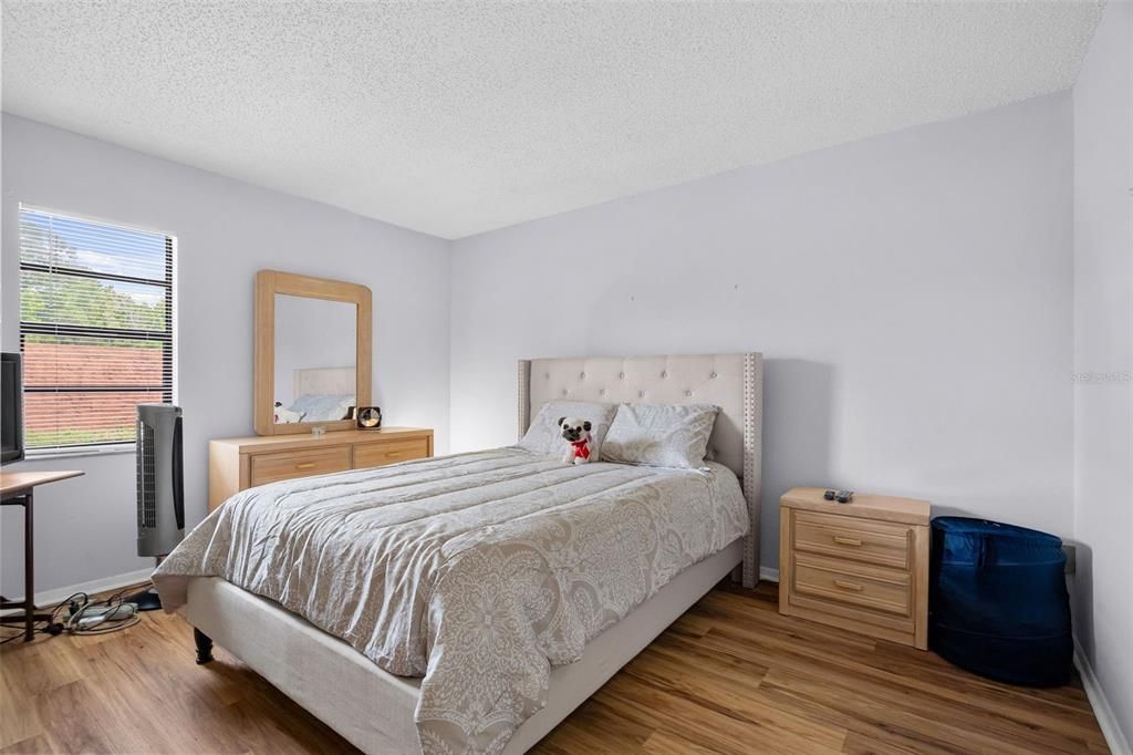 For Sale: $224,900 (2 beds, 2 baths, 935 Square Feet)