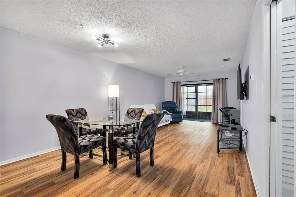 For Sale: $224,900 (2 beds, 2 baths, 935 Square Feet)