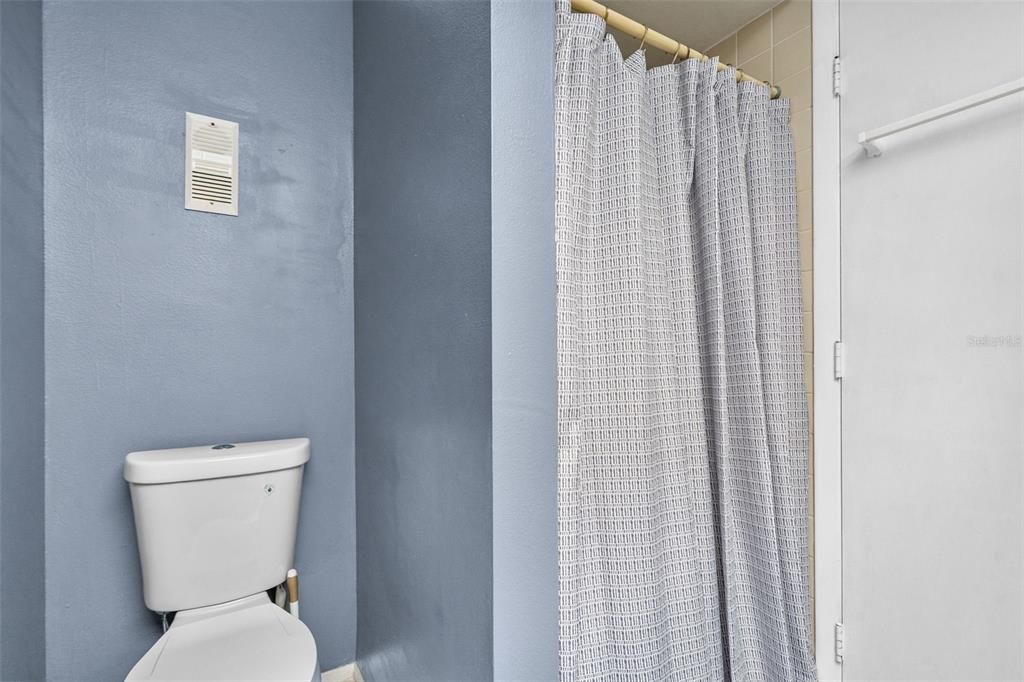 For Sale: $224,900 (2 beds, 2 baths, 935 Square Feet)