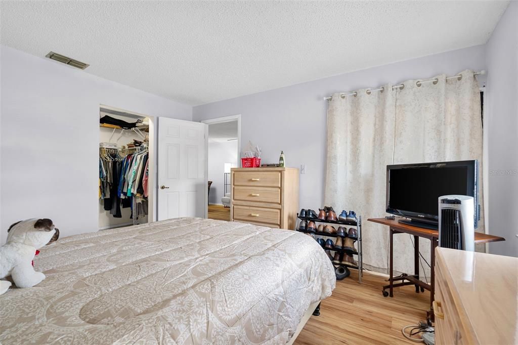 For Sale: $224,900 (2 beds, 2 baths, 935 Square Feet)