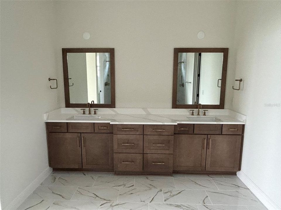 En Venta: $1,497,430 (4 camas, 3 baños, 3193 Pies cuadrados)