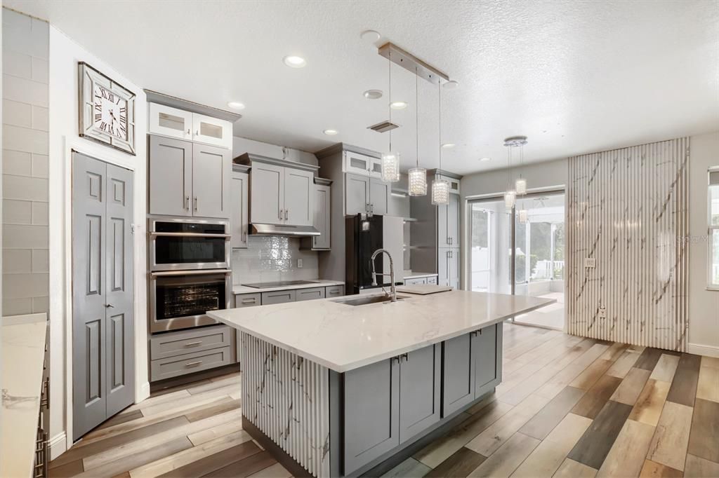 For Sale: $530,000 (5 beds, 3 baths, 2576 Square Feet)
