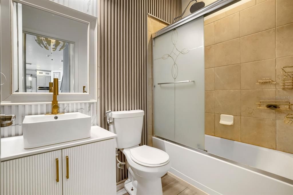 For Sale: $530,000 (5 beds, 3 baths, 2576 Square Feet)