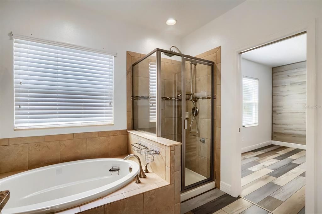 For Sale: $530,000 (5 beds, 3 baths, 2576 Square Feet)