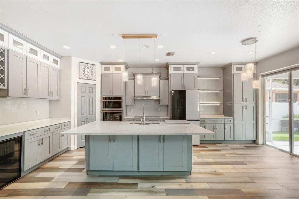 For Sale: $530,000 (5 beds, 3 baths, 2576 Square Feet)