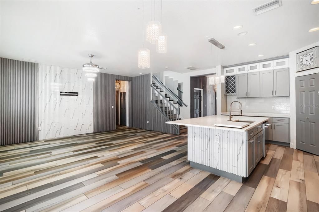 For Sale: $530,000 (5 beds, 3 baths, 2576 Square Feet)