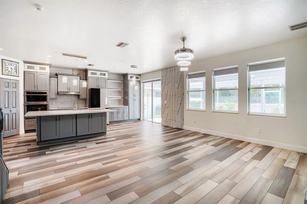 For Sale: $530,000 (5 beds, 3 baths, 2576 Square Feet)