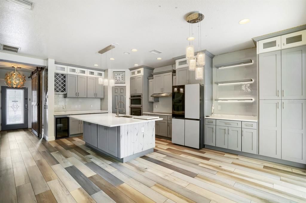 For Sale: $530,000 (5 beds, 3 baths, 2576 Square Feet)