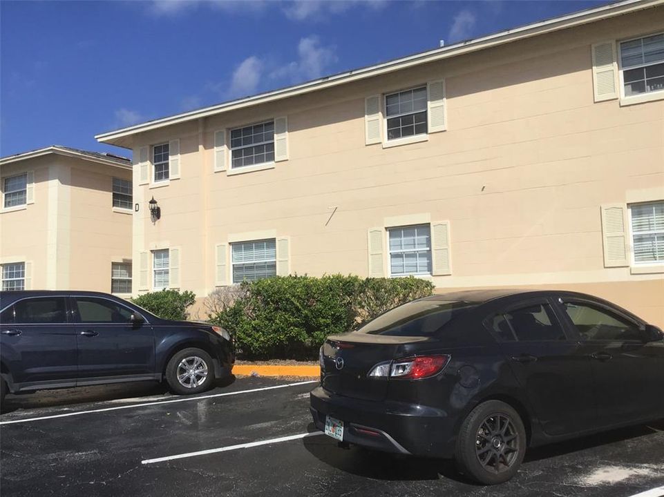 For Sale: $129,000 (2 beds, 1 baths, 702 Square Feet)