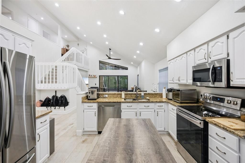 На продажу: $599,000 (4 спален, 2 ванн, 2009 Квадратных фут)