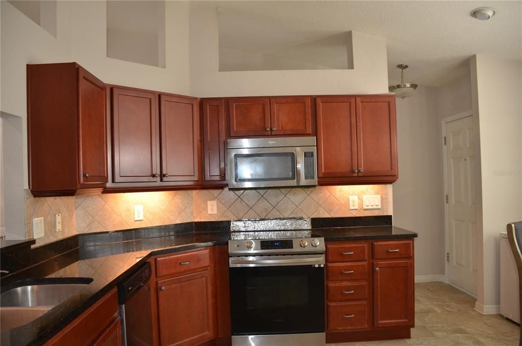 For Sale: $270,000 (3 beds, 2 baths, 1499 Square Feet)