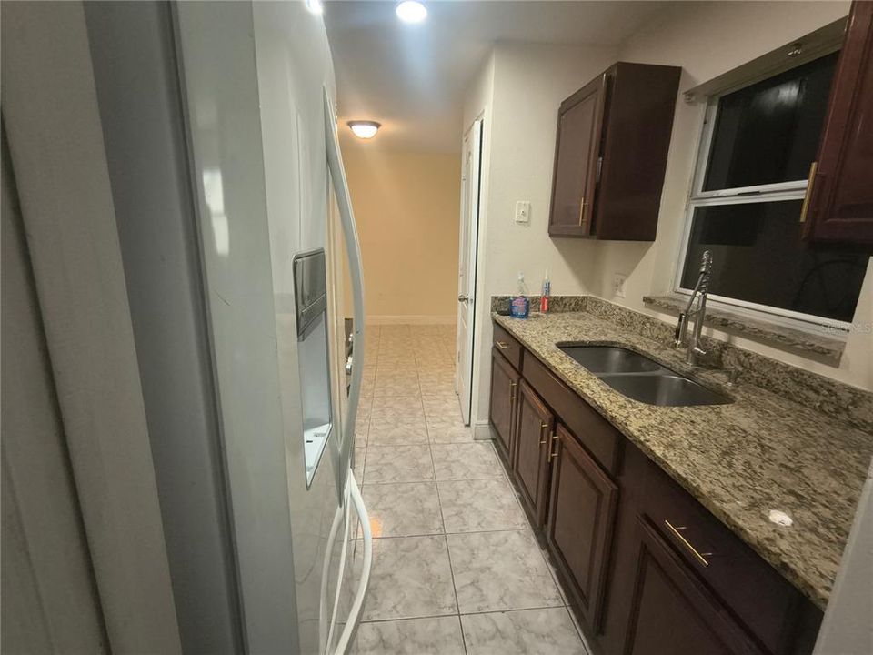 For Rent: $2,100 (3 beds, 2 baths, 960 Square Feet)